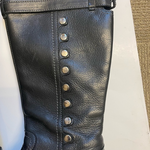 Elegant Black Heeled Boots for Women - Picture 4 of 8